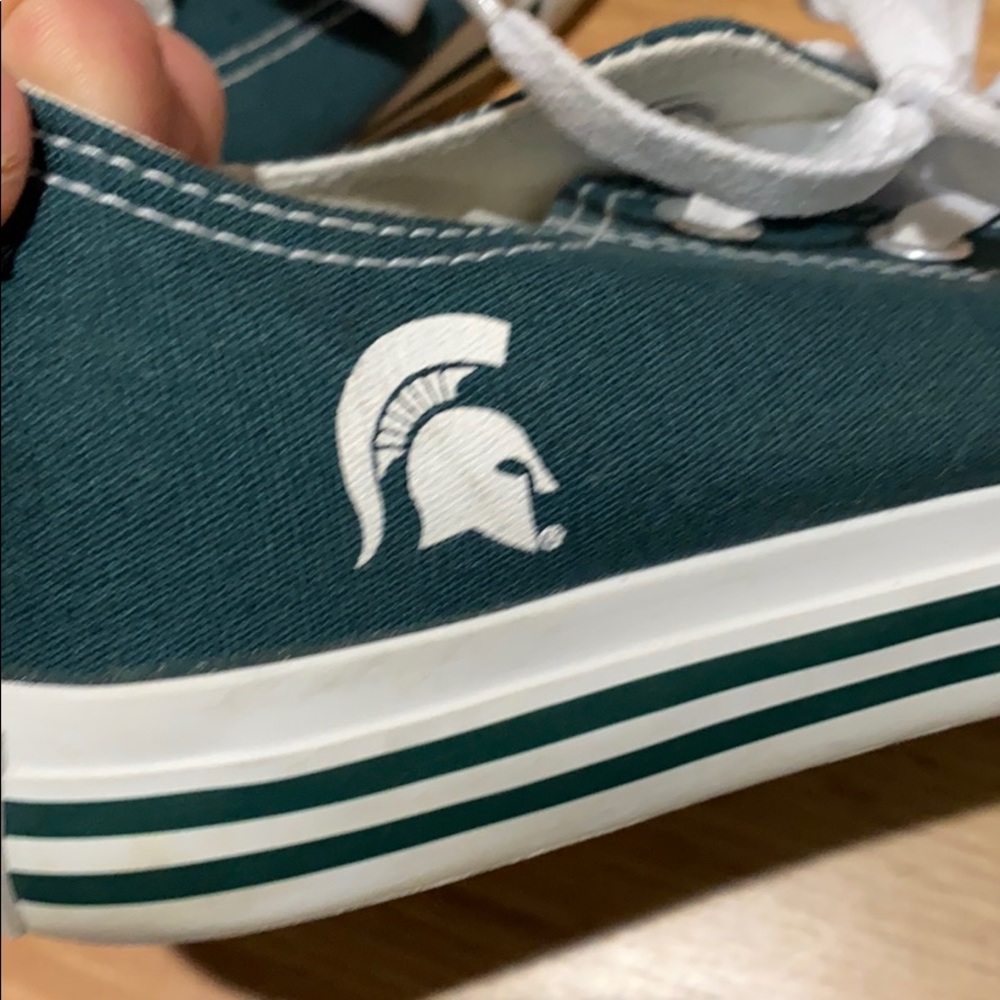 Shoes - Picture 3 of 4